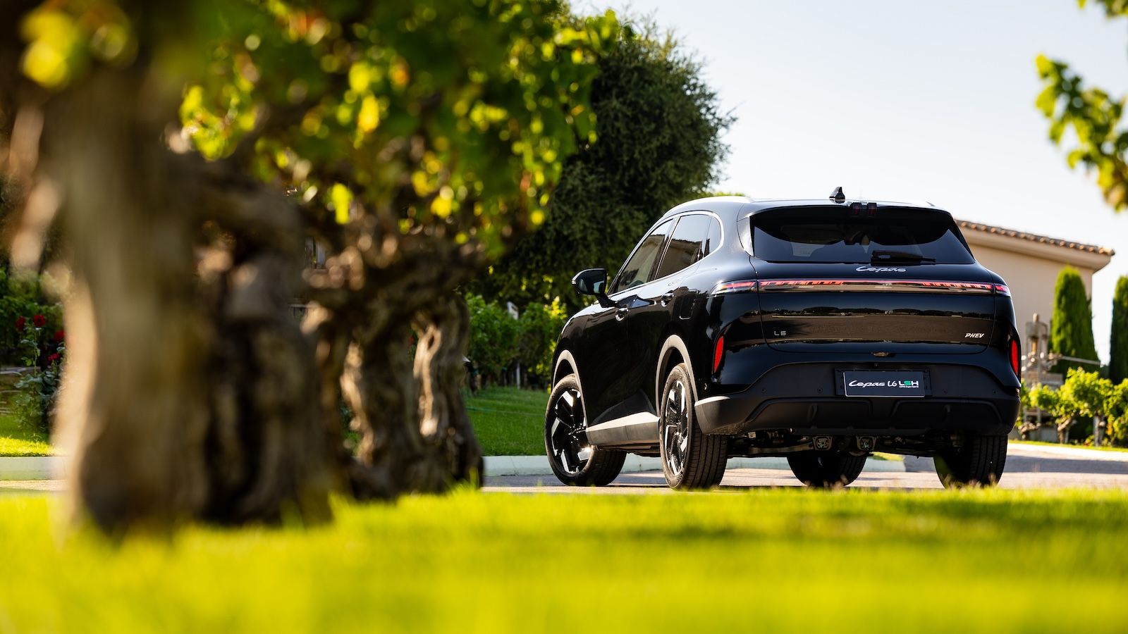 Lepas στην Ελλάδα: Τα L6 και L8 PHEV από 33.900 και 42.900 ευρώ
